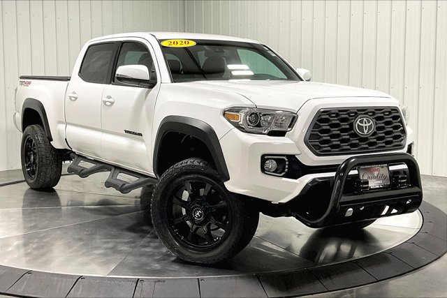 Used 2020 Toyota Tacoma TRD Off-Road w/ Blackout Package AWD/4WD image 3