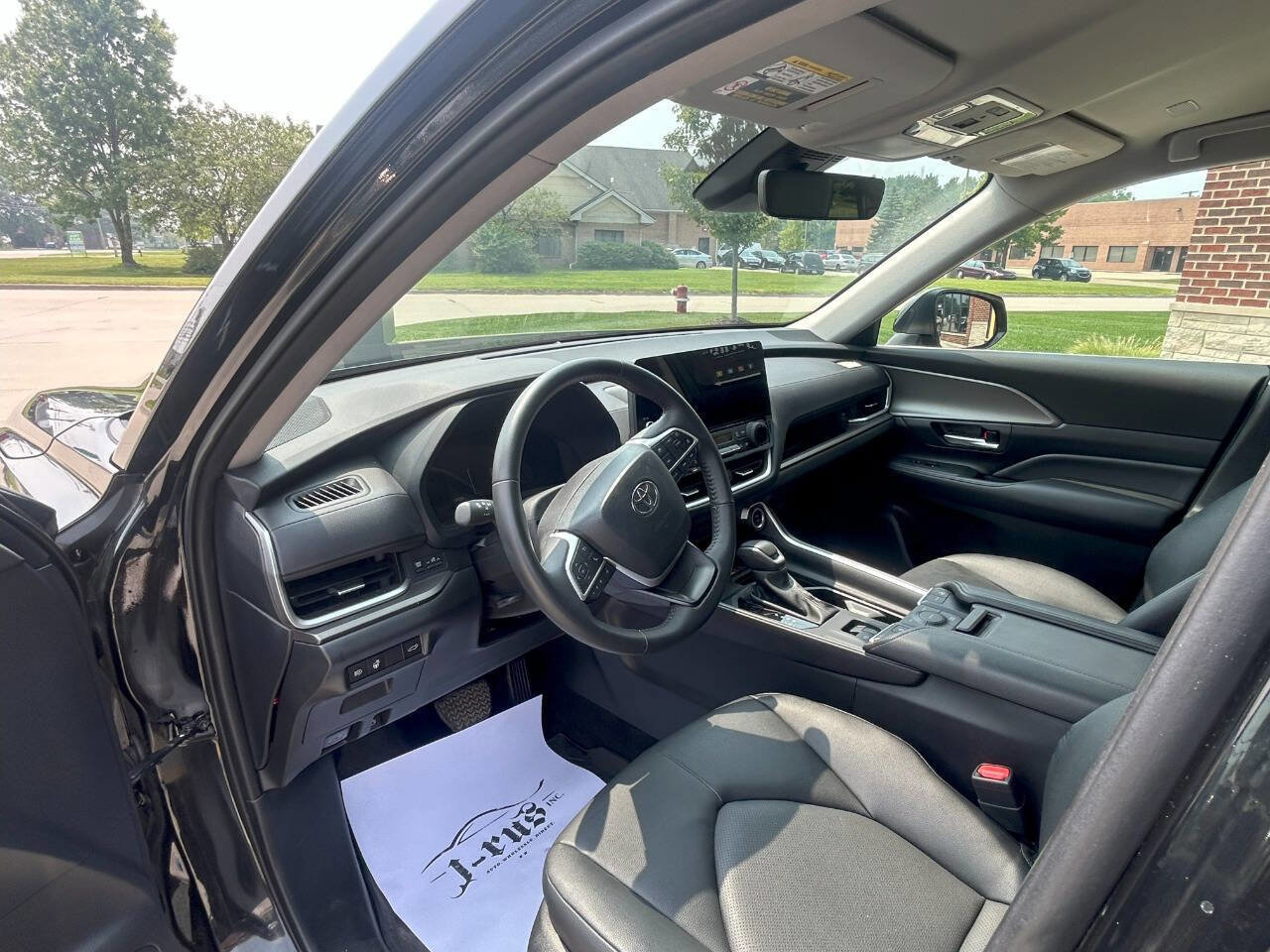 Used 2024 Toyota Grand Highlander AWD image 14