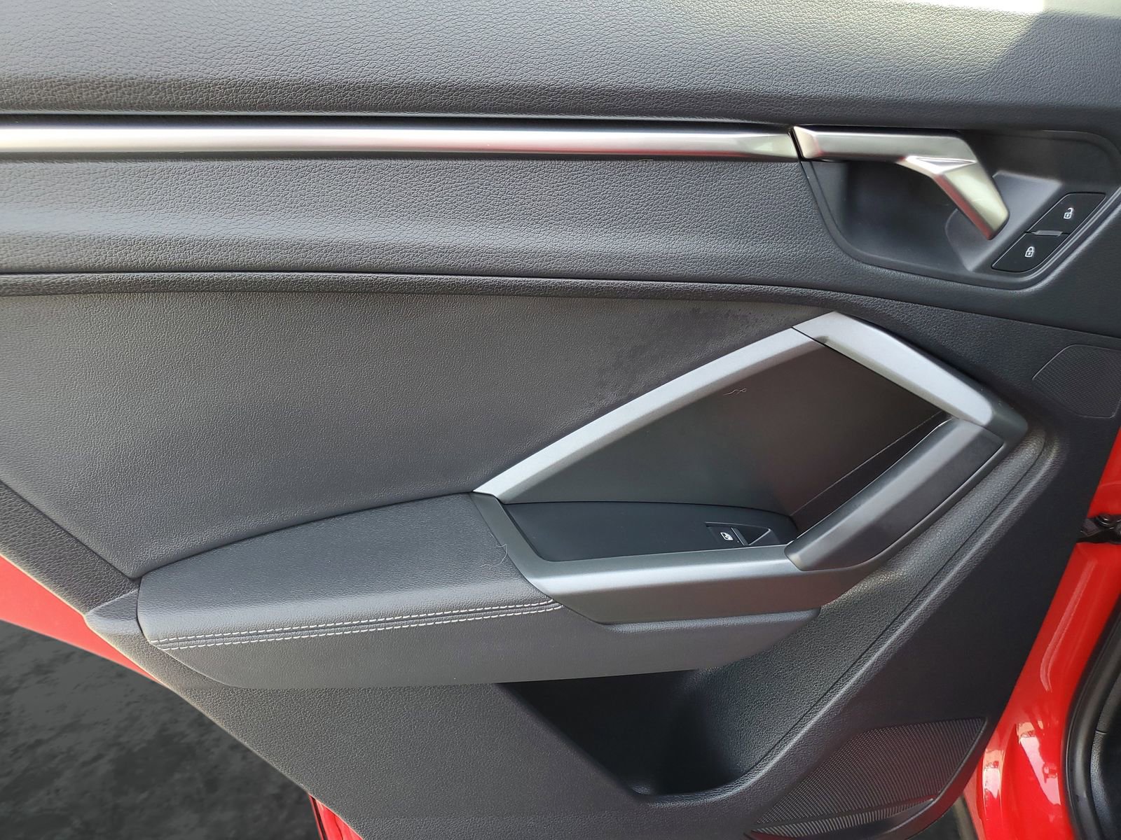 Used 2025 Audi Q3 2.0T Premium w/ Convenience Package image 16