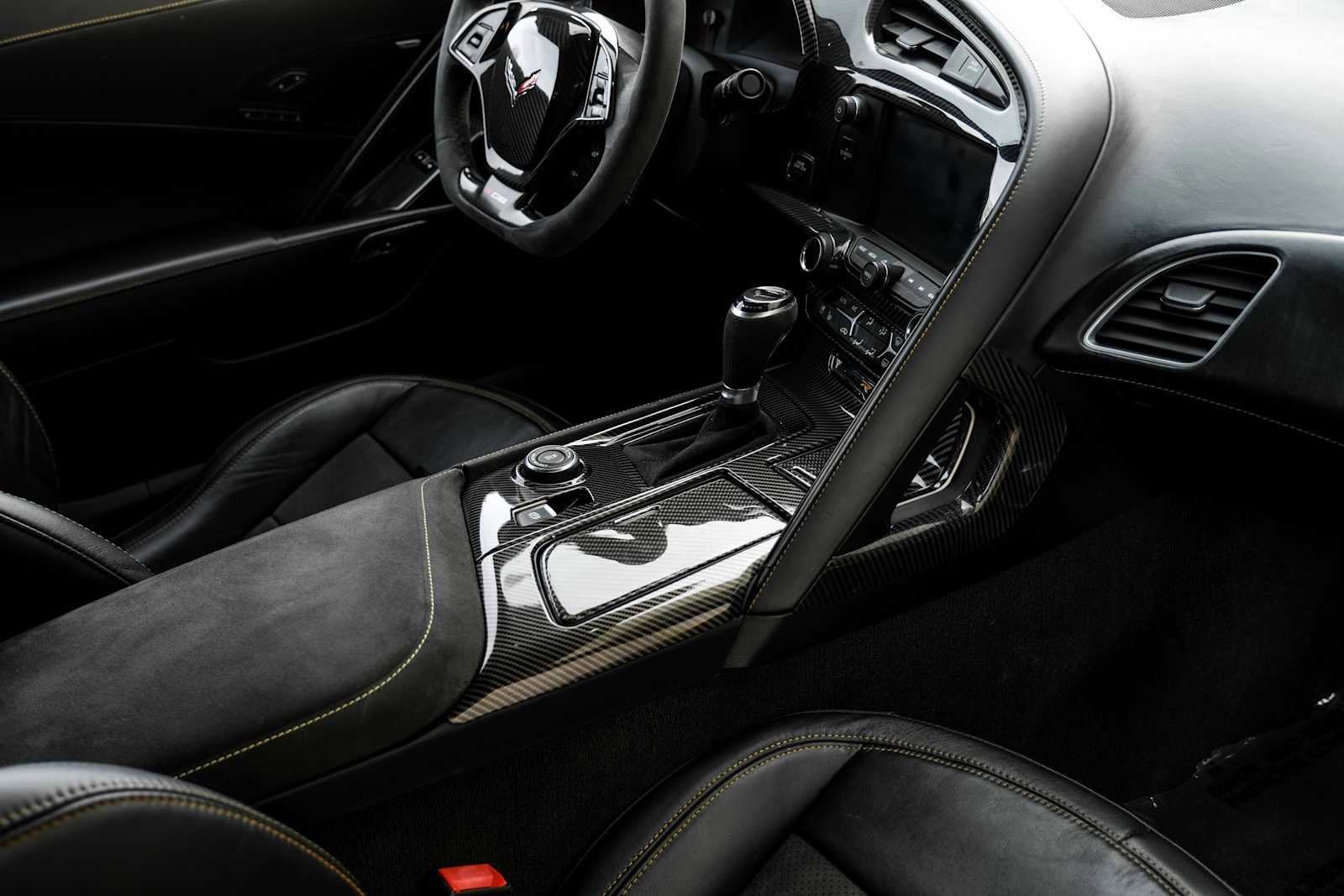 Used 2015 Chevrolet Corvette Z06 w/ 3LZ Preferred Equipment Group image 26