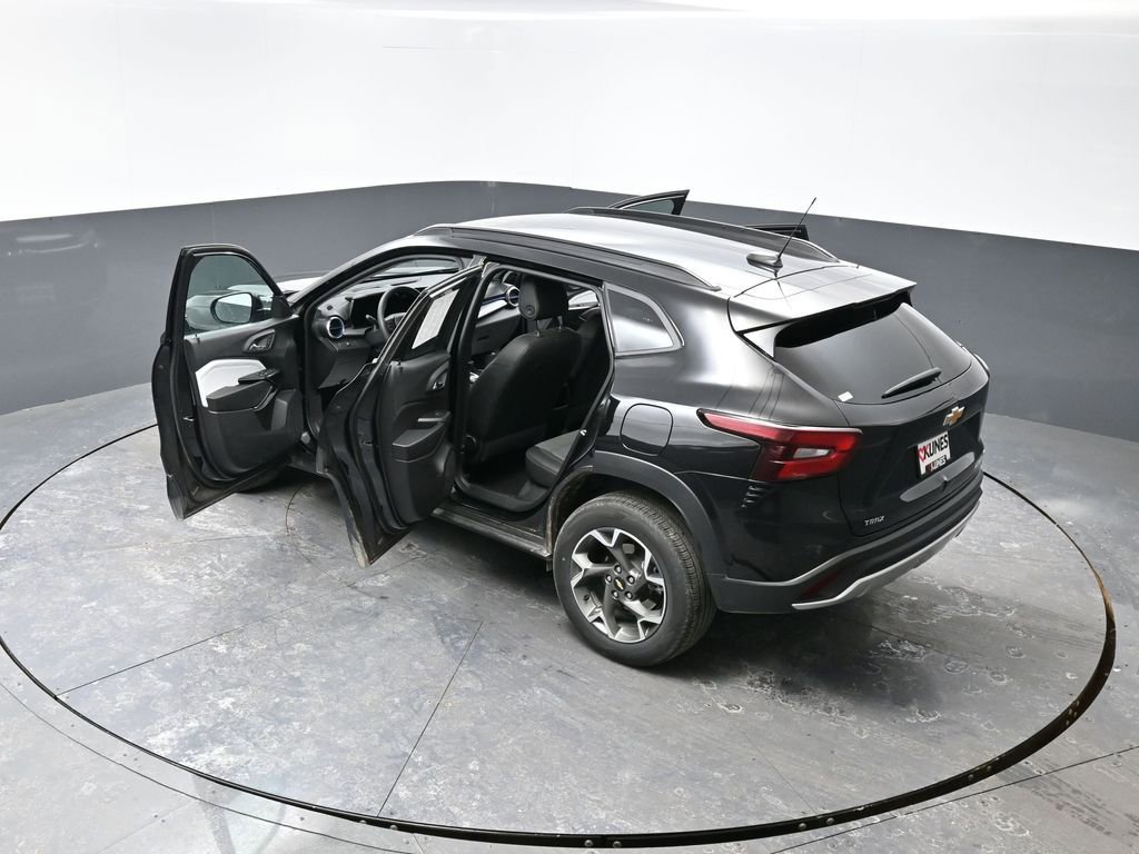 Used 2025 Chevrolet Trax LT image 58