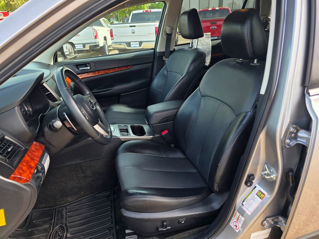 Used 2011 Subaru Outback 2.5i Limited AWD/4WD image 4