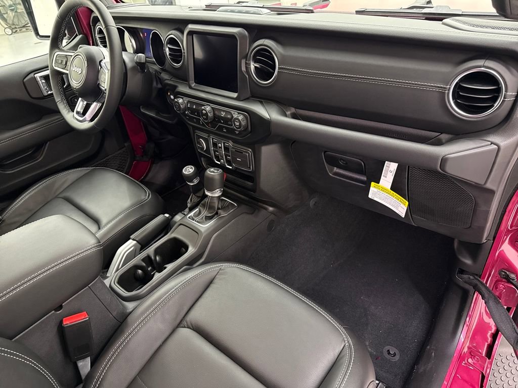 Used 2022 Jeep Wrangler Unlimited Sahara w/ Cold Weather Group image 22