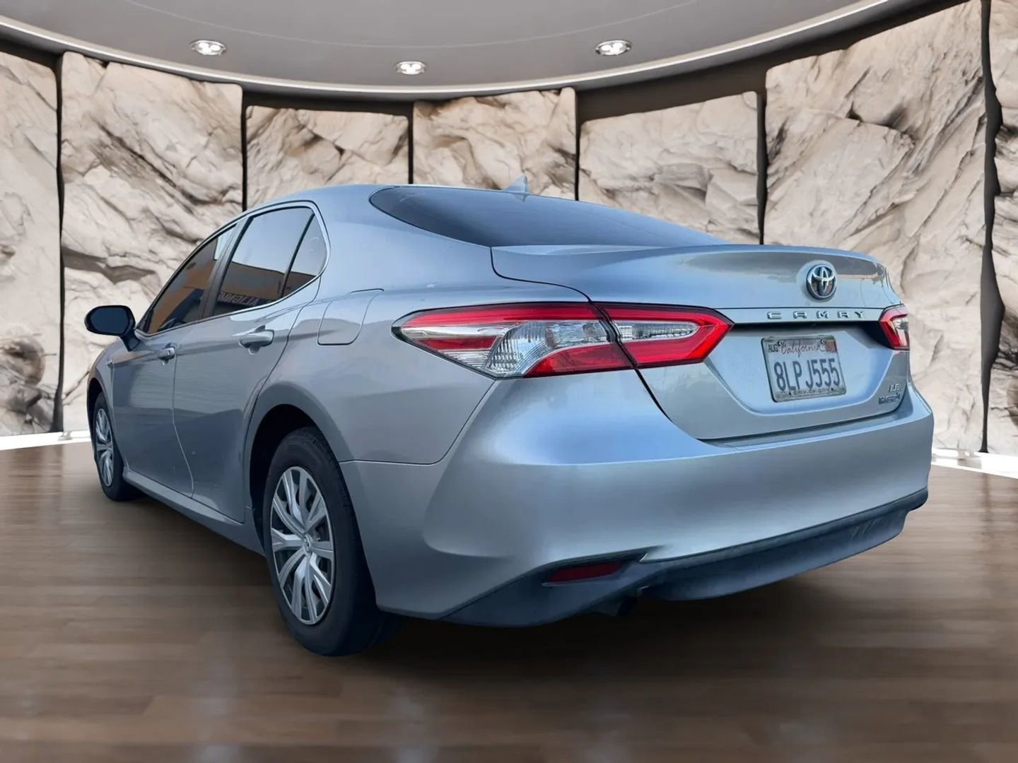 Used 2019 Toyota Camry LE FWD image 8