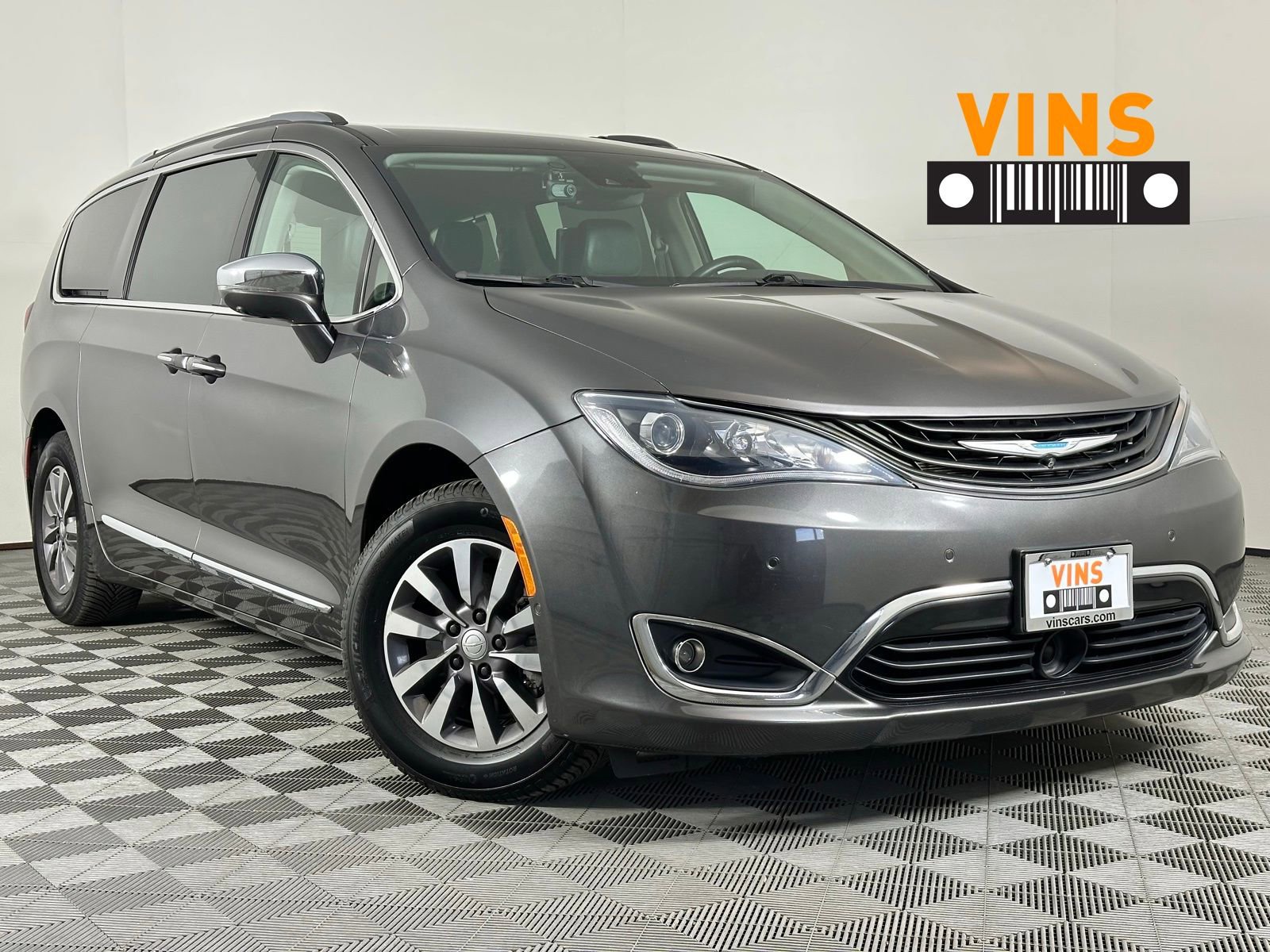 Used 2019 Chrysler Pacifica Limited w/ Advanced Safetytec Group