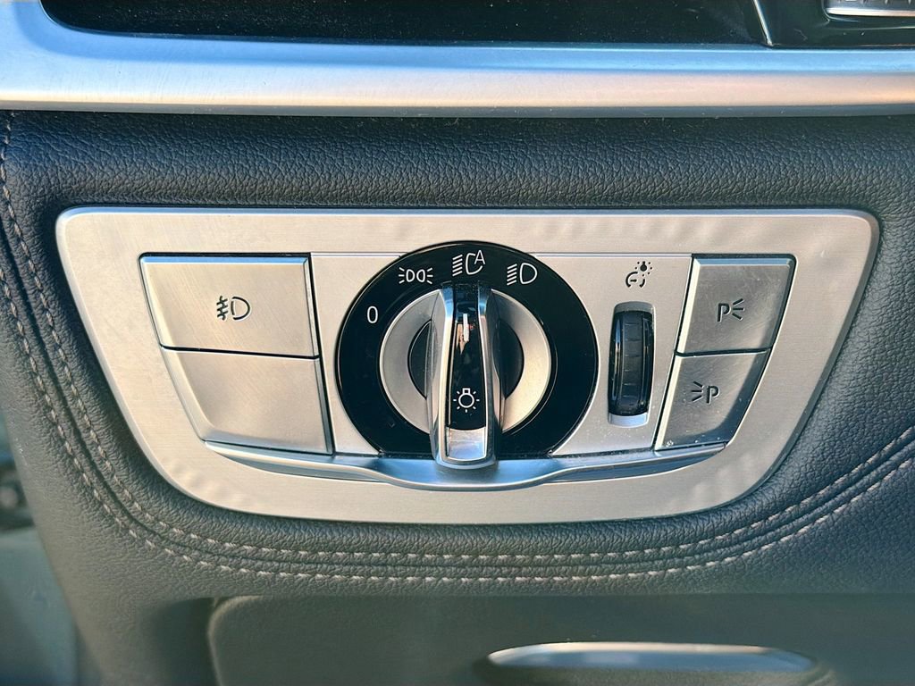 Used 2019 BMW 750i xDrive w/ M Sport Package image 38