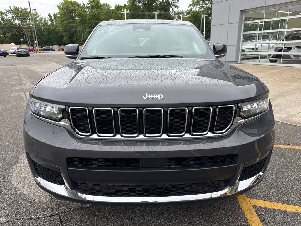 Used 2024 Jeep Grand Cherokee L Limited AWD/4WD image 12