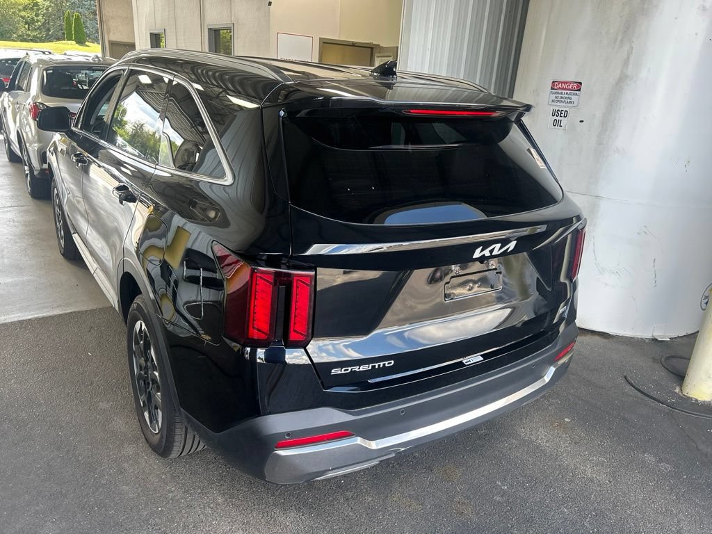 Used 2024 Kia Sorento S AWD/4WD image 6