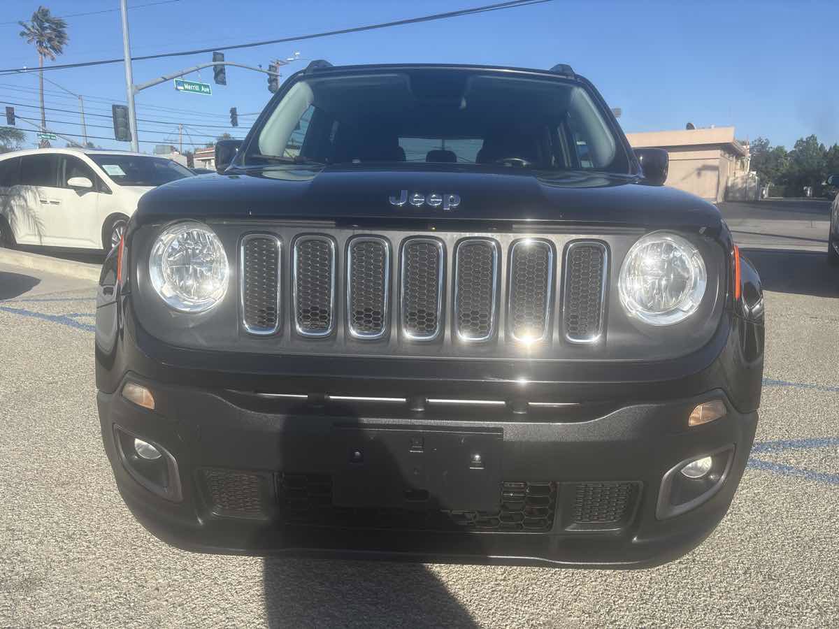 Used 2017 Jeep Renegade Latitude image 2