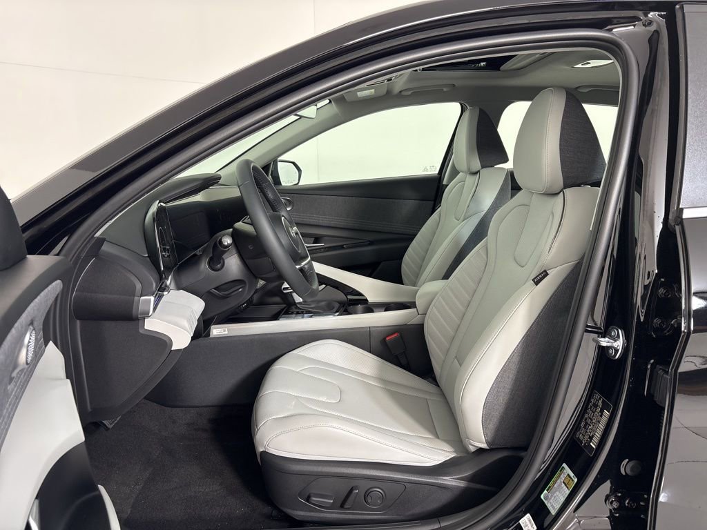 New 2026 Hyundai Elantra Limited FWD image 14