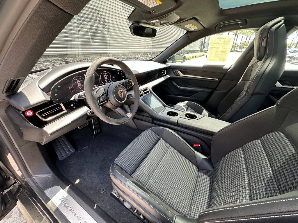 Certified 2025 Porsche Taycan 4S image 4