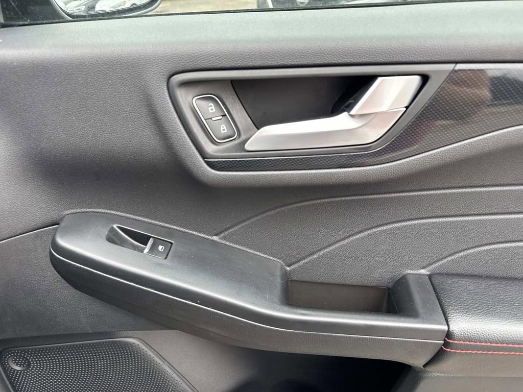 Used 2025 Ford Escape ST-Line FWD image 16