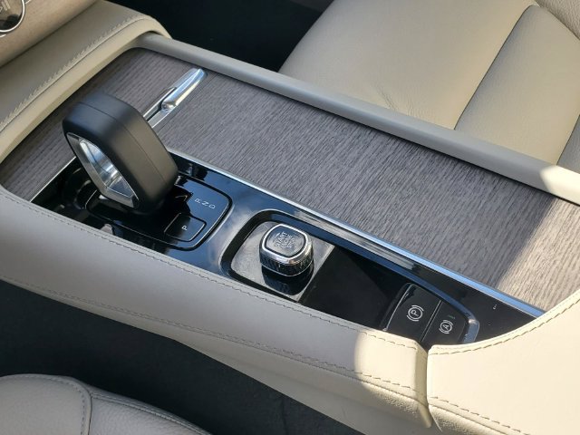 Used 2024 Volvo XC90 T8 Plus w/ Protection Package Premier AWD/4WD image 25