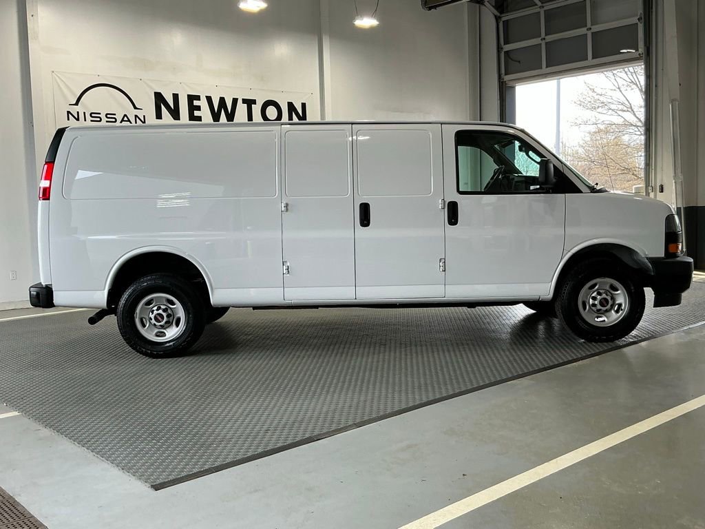 Used 2023 GMC Savana 2500 Extended w/ Driver Convenience Package image 16