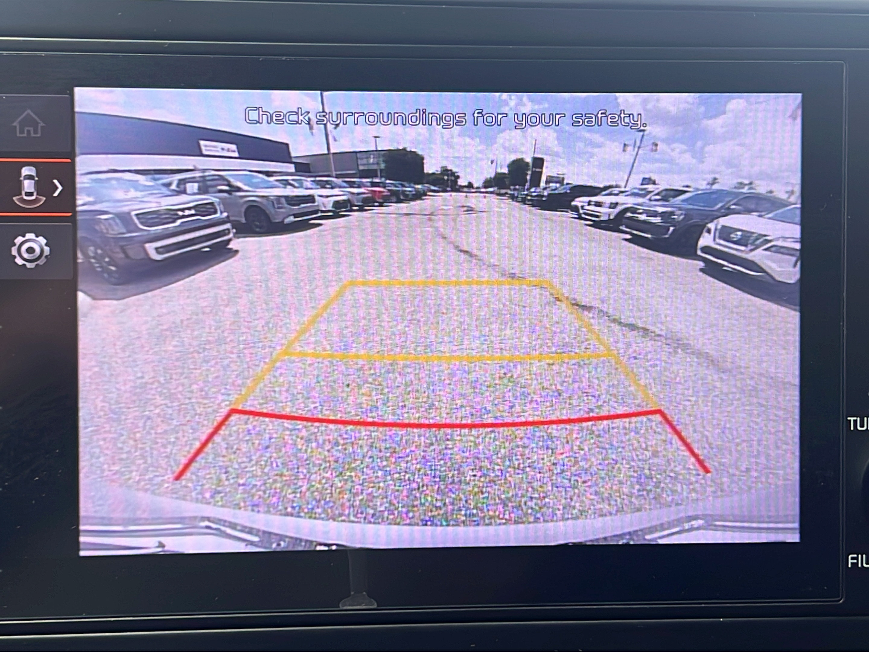 Used 2023 Kia Carnival LX FWD image 15