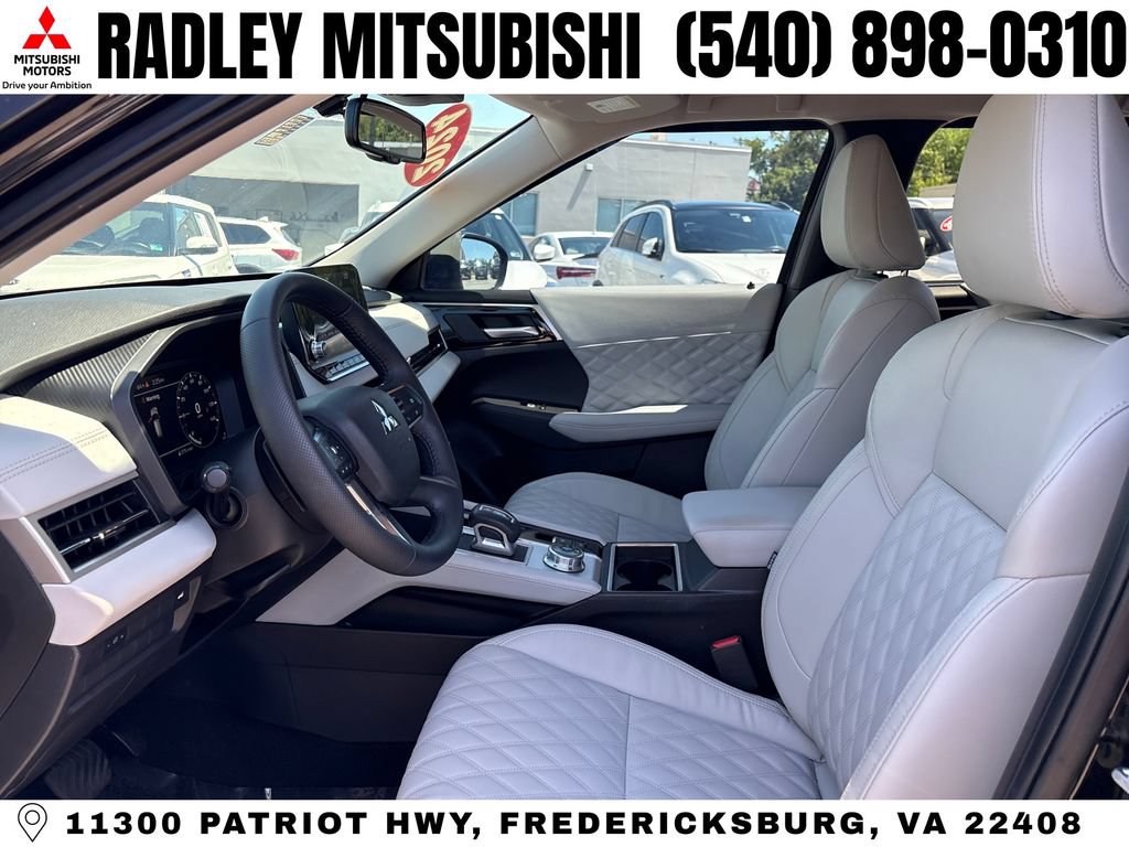 Used 2024 Mitsubishi Outlander SEL AWD/4WD image 3