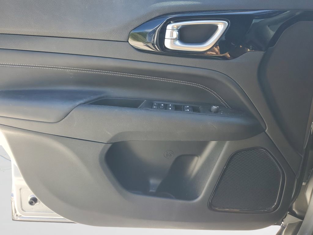 Used 2022 Jeep Compass Latitude FWD image 18