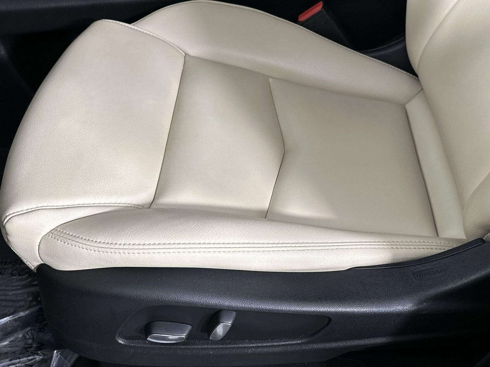 Used 2018 Cadillac XT5 AWD image 16