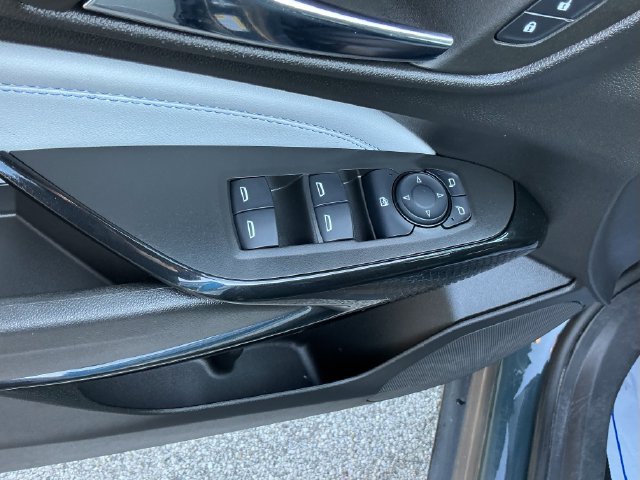Used 2025 Chevrolet Trax LT w/ LT Convenience Package FWD image 6