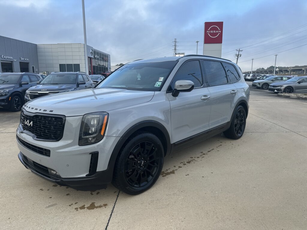 Used 2022 Kia Telluride SX w/ SX Prestige Package image 2