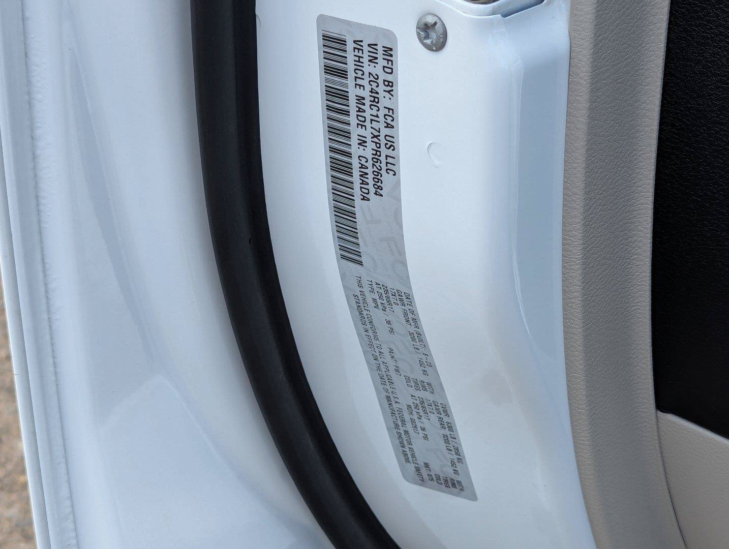 Used 2023 Chrysler Pacifica Touring-L FWD image 43