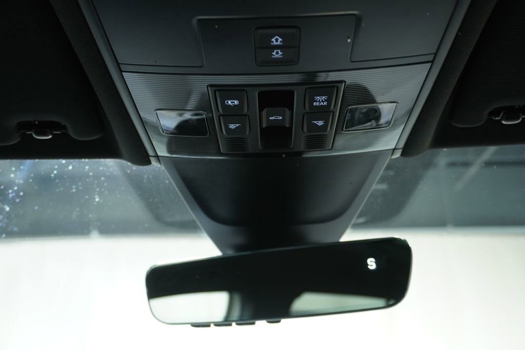 Used 2023 Volkswagen Tiguan SEL R-Line image 18