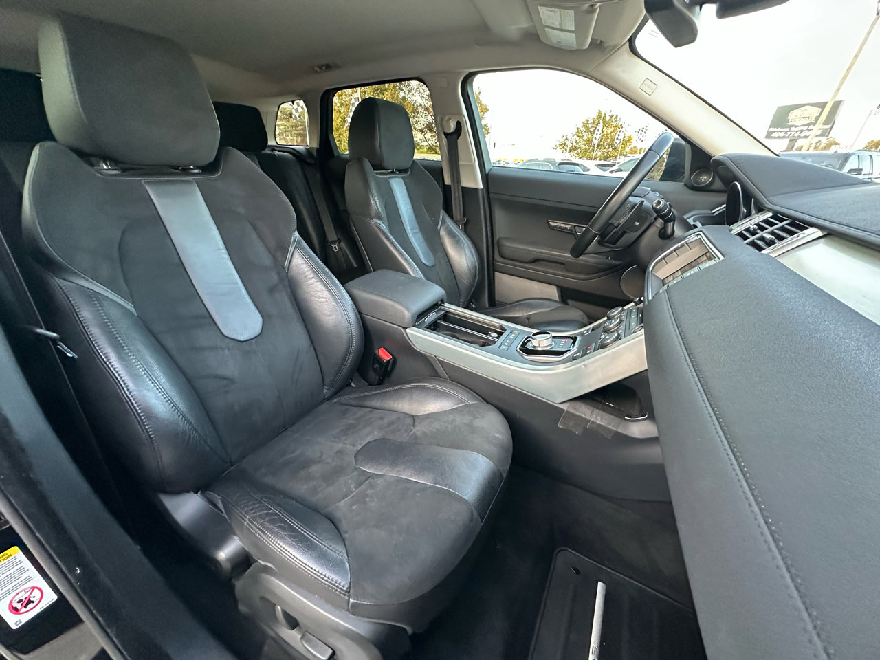 Used 2014 Land Rover Range Rover Evoque Pure image 11