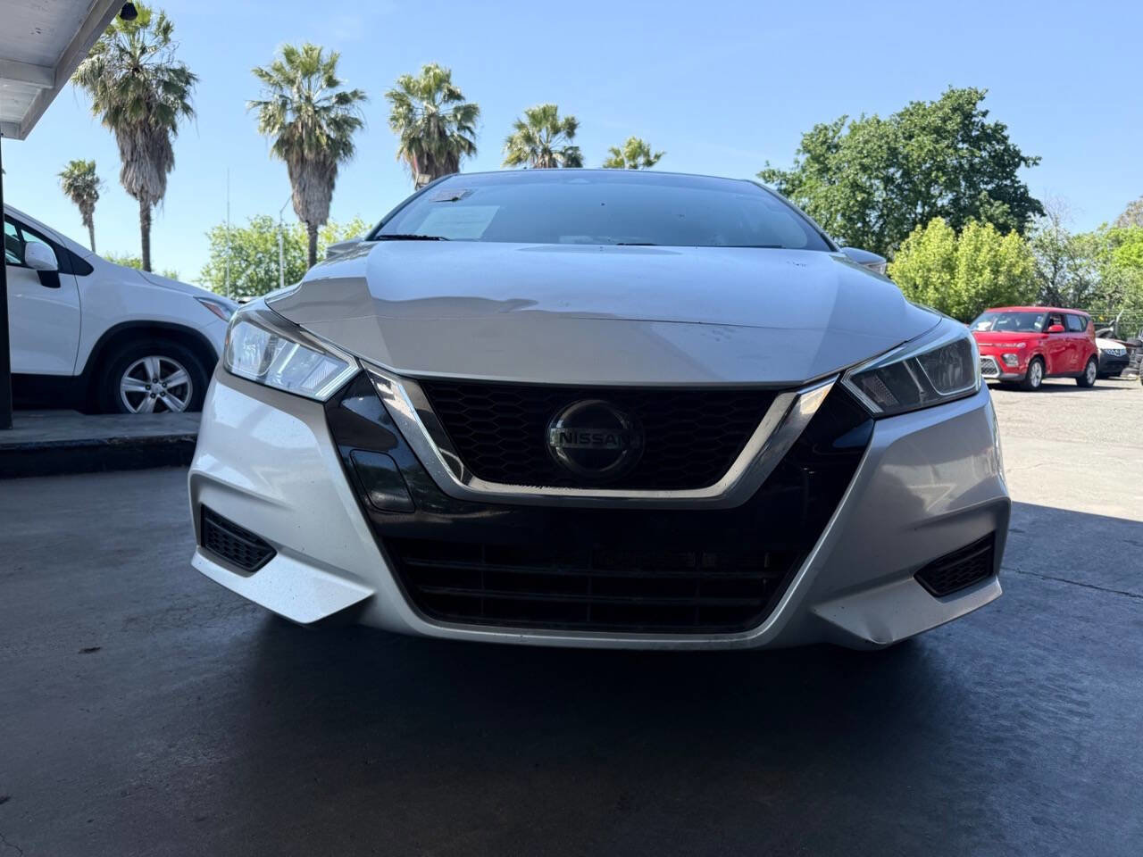 Used 2020 Nissan Versa SV FWD image 4