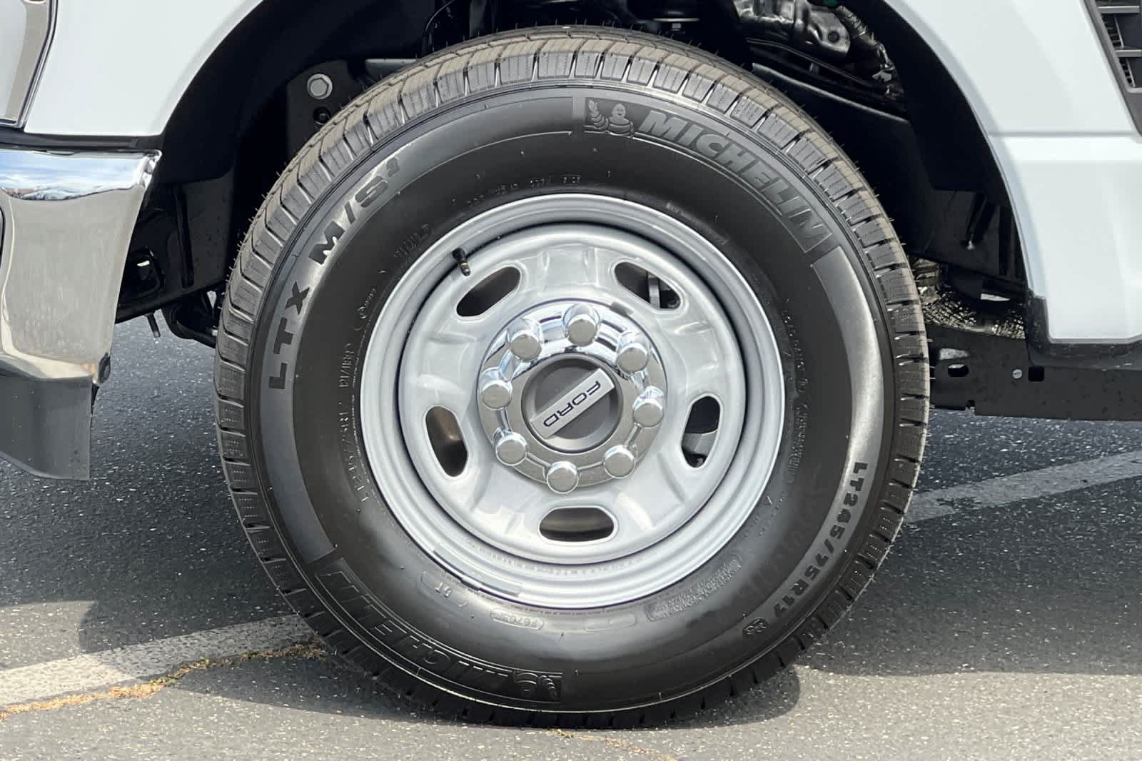 New 2026 Ford F250 XL w/ XL Chrome Package RWD image 24