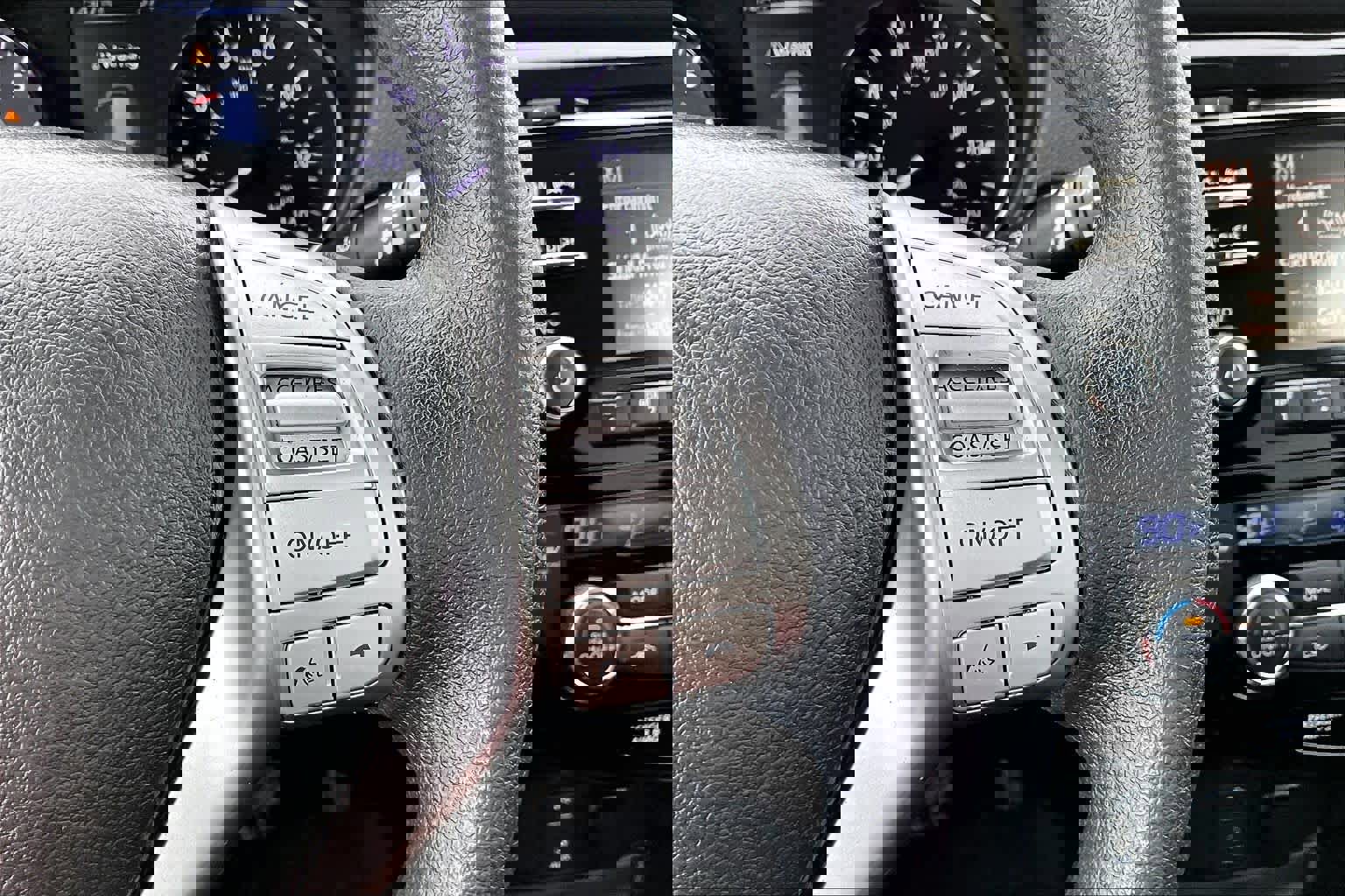 Used 2014 Nissan Rogue SV image 22