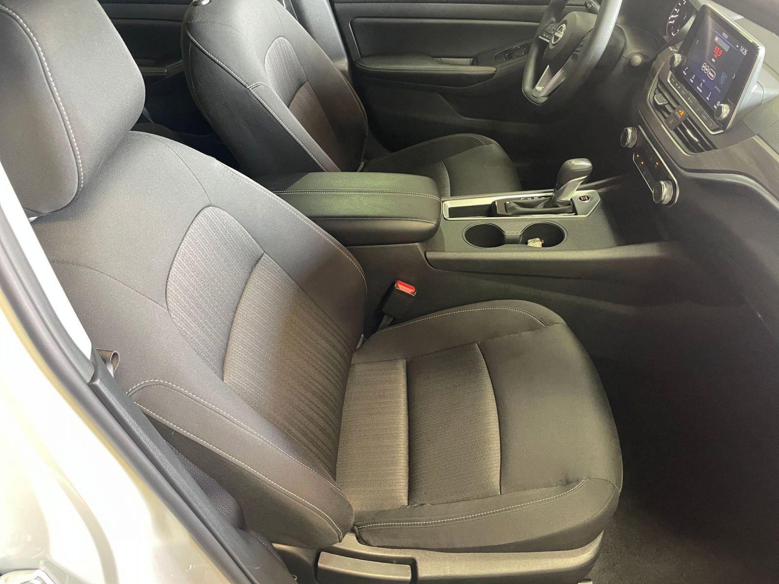 Used 2025 Nissan Altima 2.5 SV FWD image 37