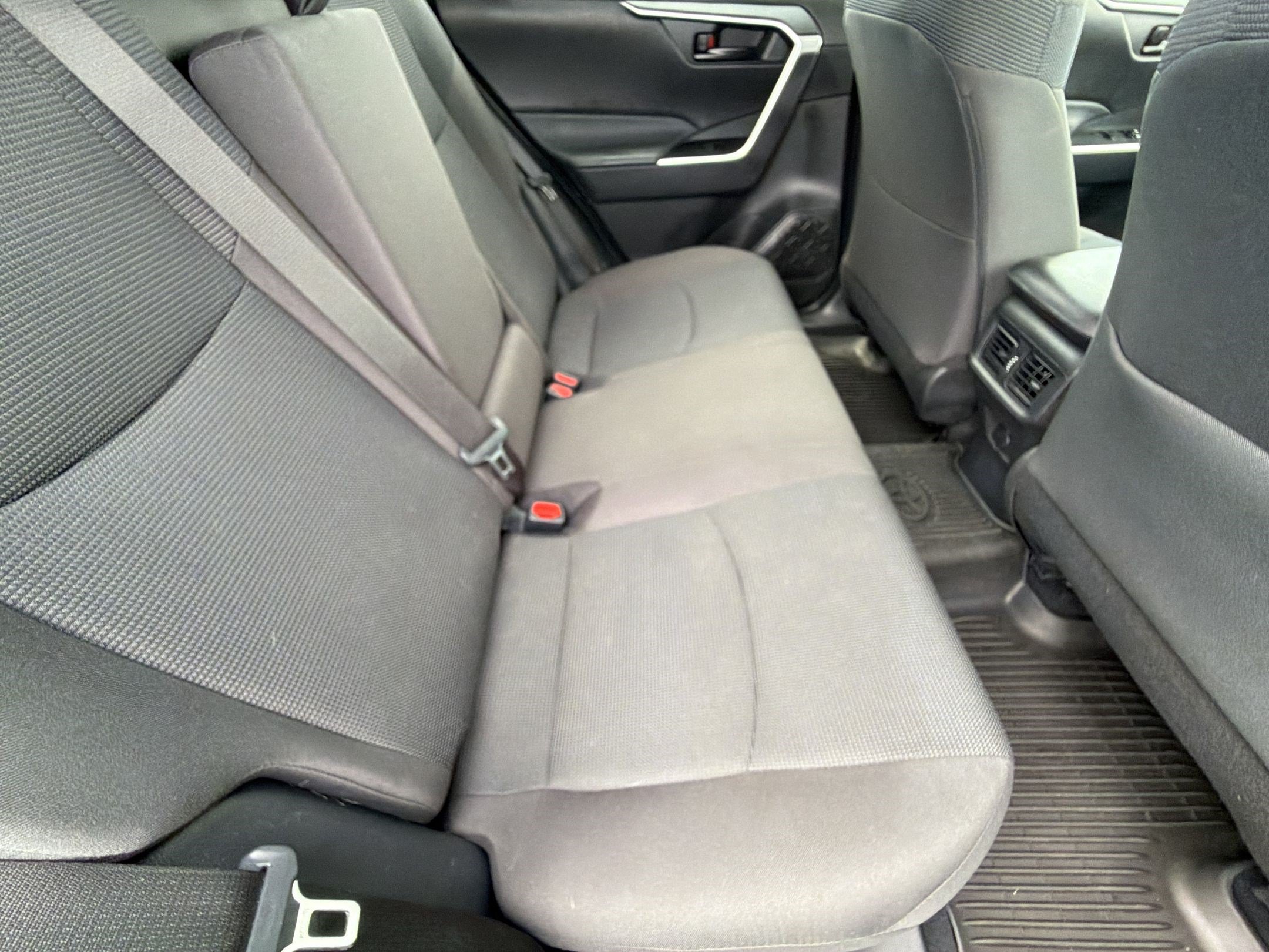 Certified 2024 Toyota RAV4 LE FWD image 31