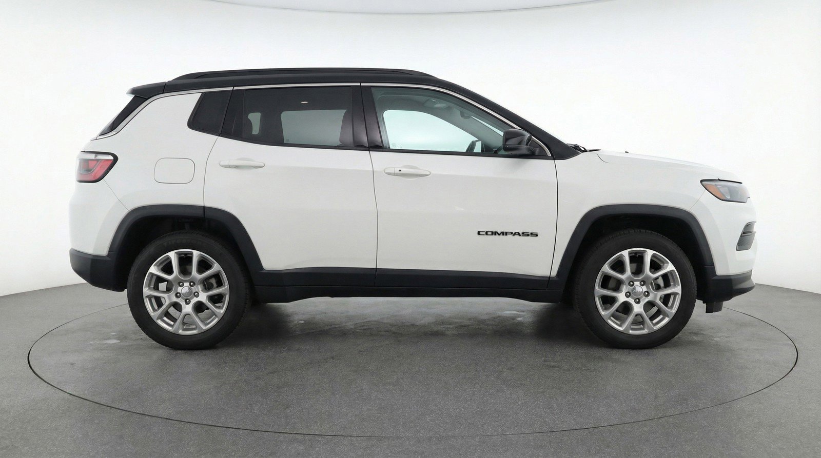 Used 2025 Jeep Compass Limited image 11