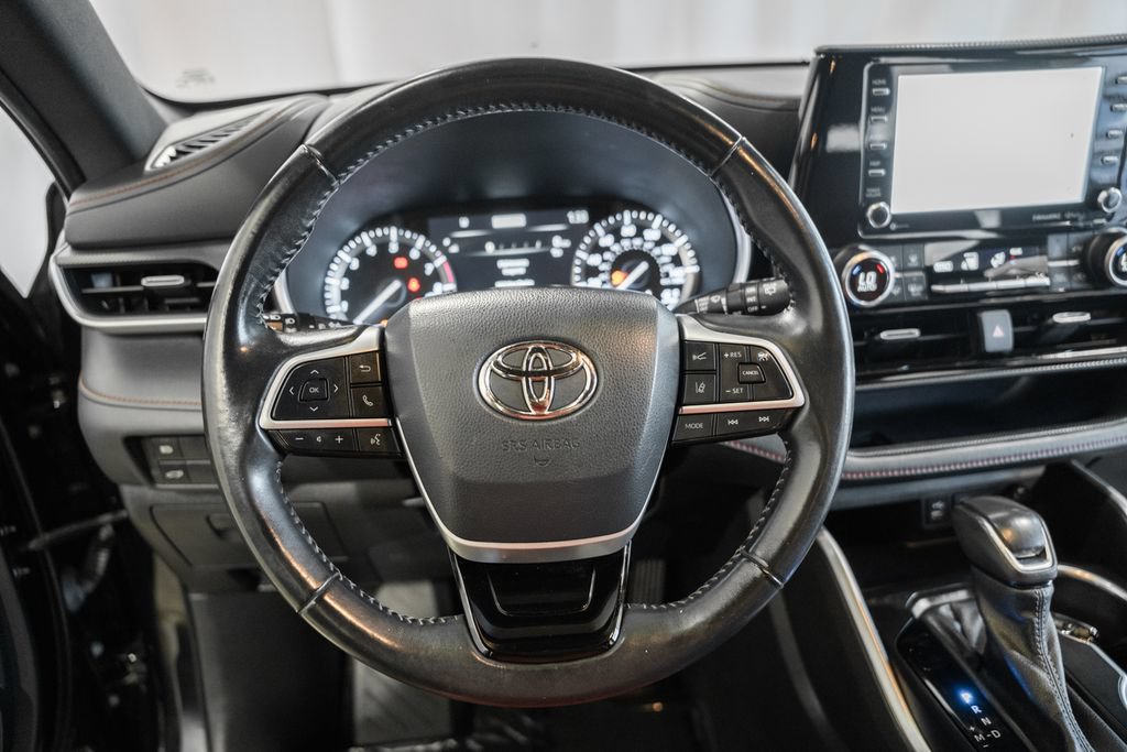Used 2022 Toyota Highlander XSE AWD/4WD image 23