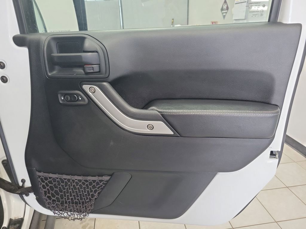 Used 2016 Jeep Wrangler Unlimited Rubicon AWD/4WD image 16