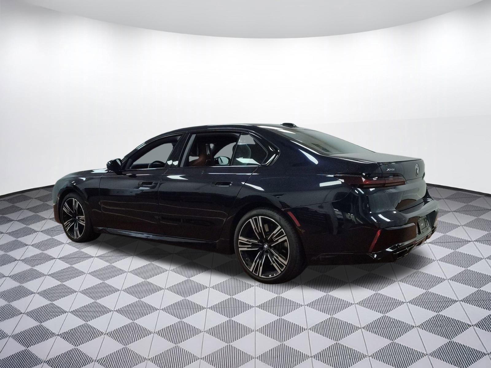 Certified 2023 BMW 760i xDrive w/ Luxury Rear Seating Package image 3