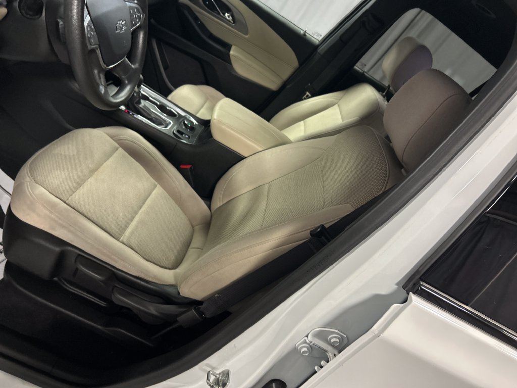 Used 2023 Chevrolet Traverse LS w/ Midnight/Sport Edition FWD image 12