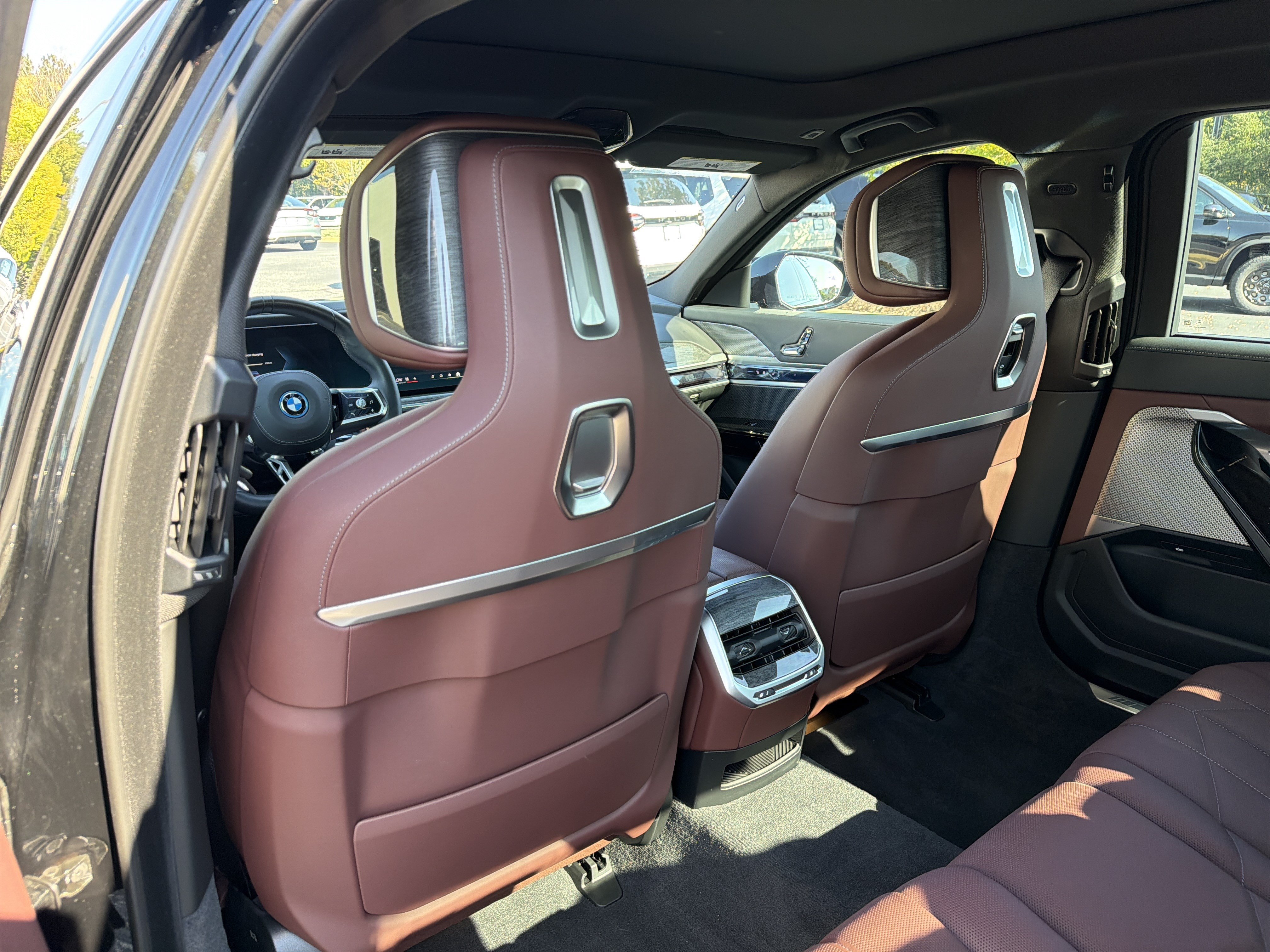 Certified 2024 BMW i7 eDrive50 w/ M Sport Package RWD image 20