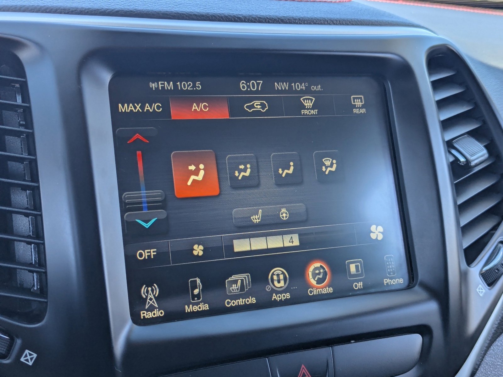 Used 2017 Jeep Cherokee Trailhawk w/ Cold Weather Group image 22