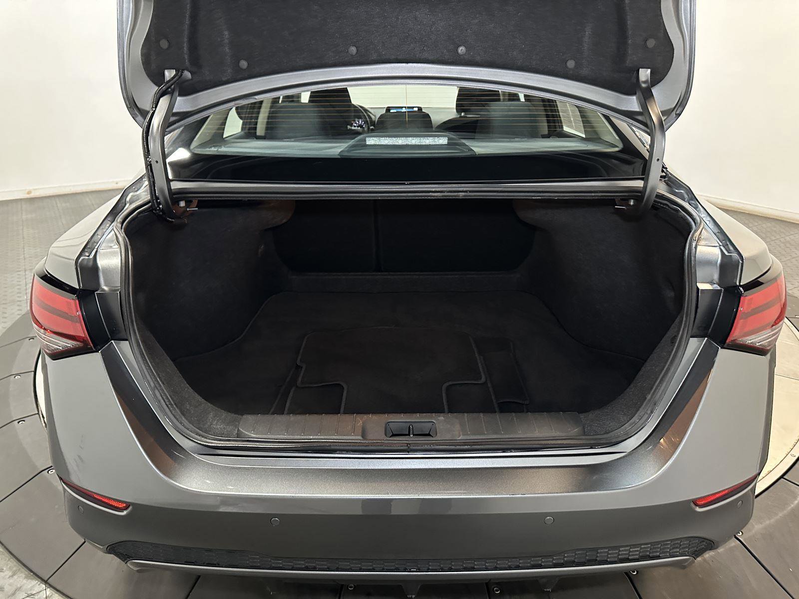 Used 2025 Nissan Sentra SV image 32