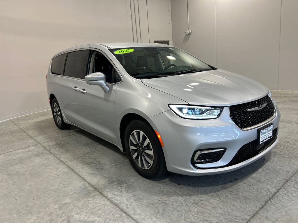 Used 2022 Chrysler Pacifica Touring-L image 4