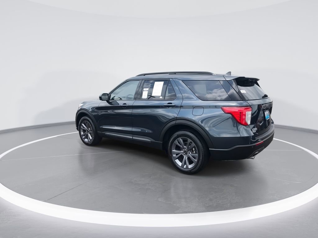 Used 2022 Ford Explorer XLT w/ Equipment Group 202A AWD/4WD image 6