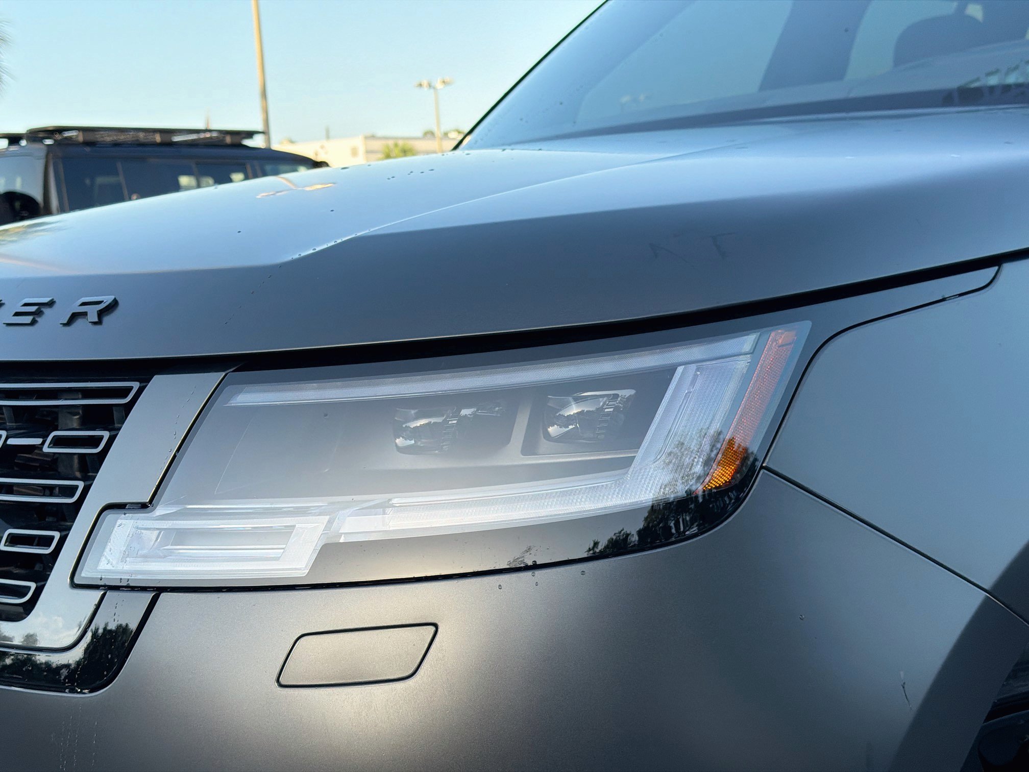 Used 2025 Land Rover Range Rover SE AWD/4WD image 9