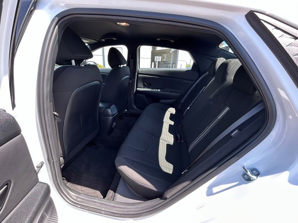 Used 2025 Hyundai Elantra Sport FWD image 65