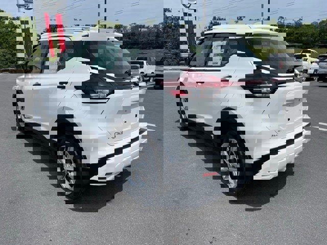 New 2025 Nissan Kicks Play S image 7