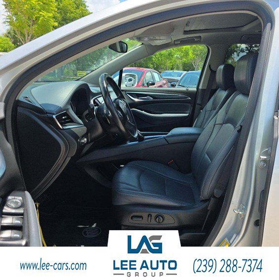 Used 2020 Buick Enclave Essence w/ Sound and Sites Package FWD image 5