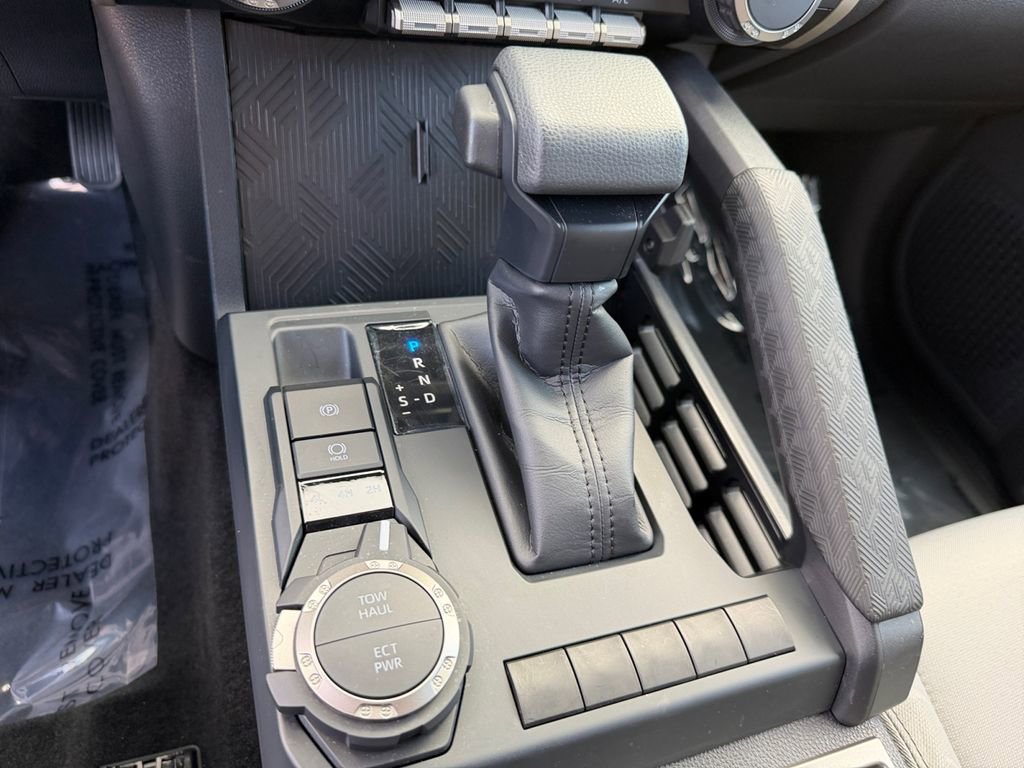 Used 2025 Toyota Tacoma SR5 AWD/4WD image 28