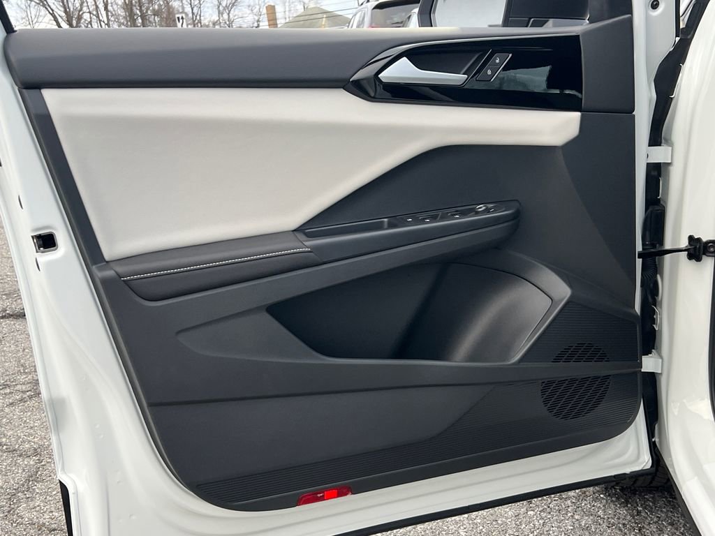 New 2026 Volkswagen Taos S image 15