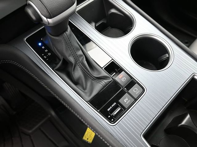 Used 2025 Toyota Sienna XLE image 19