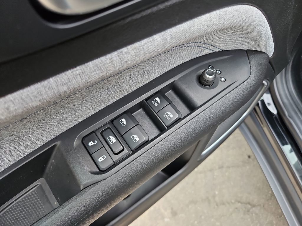 Used 2024 Jeep Compass Latitude image 23